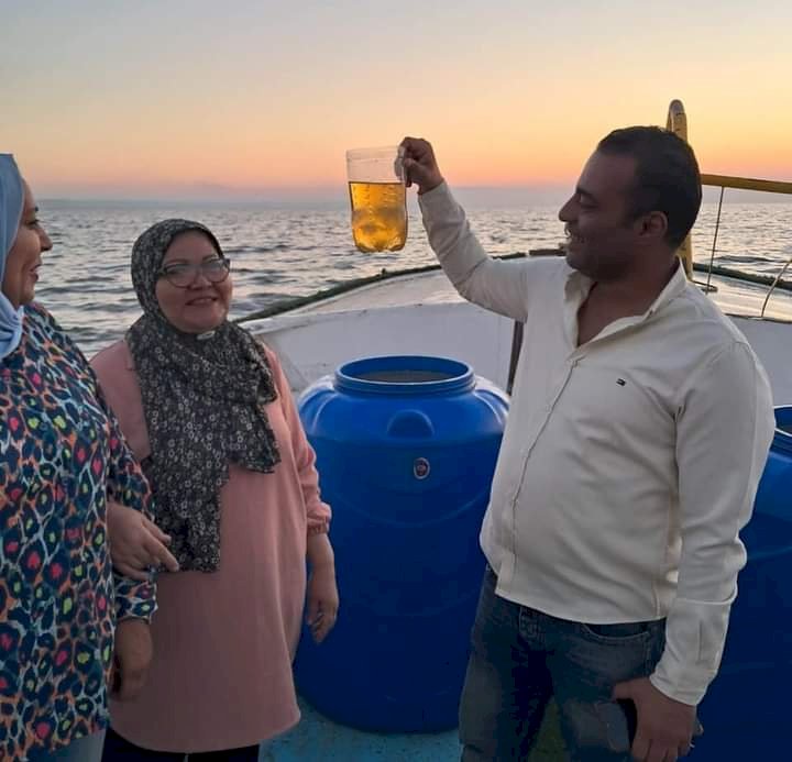 استكمالا  لخطة تنمية بحيرة قارون..جهاز حماية وتنمية البحيرات يواصل القاء مليون وحدة زريعة جمبري