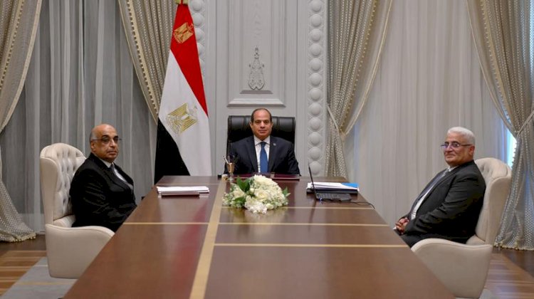 الرئيس السيسي يجتمع مع وزير العدل ورئيس مجلس إدارة الهيئة القومية للتأمين الاجتماعي