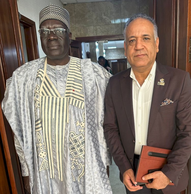 "الشرقاوي" يلتقي وزير الشباب والرياضة والتعليم الكاميروني