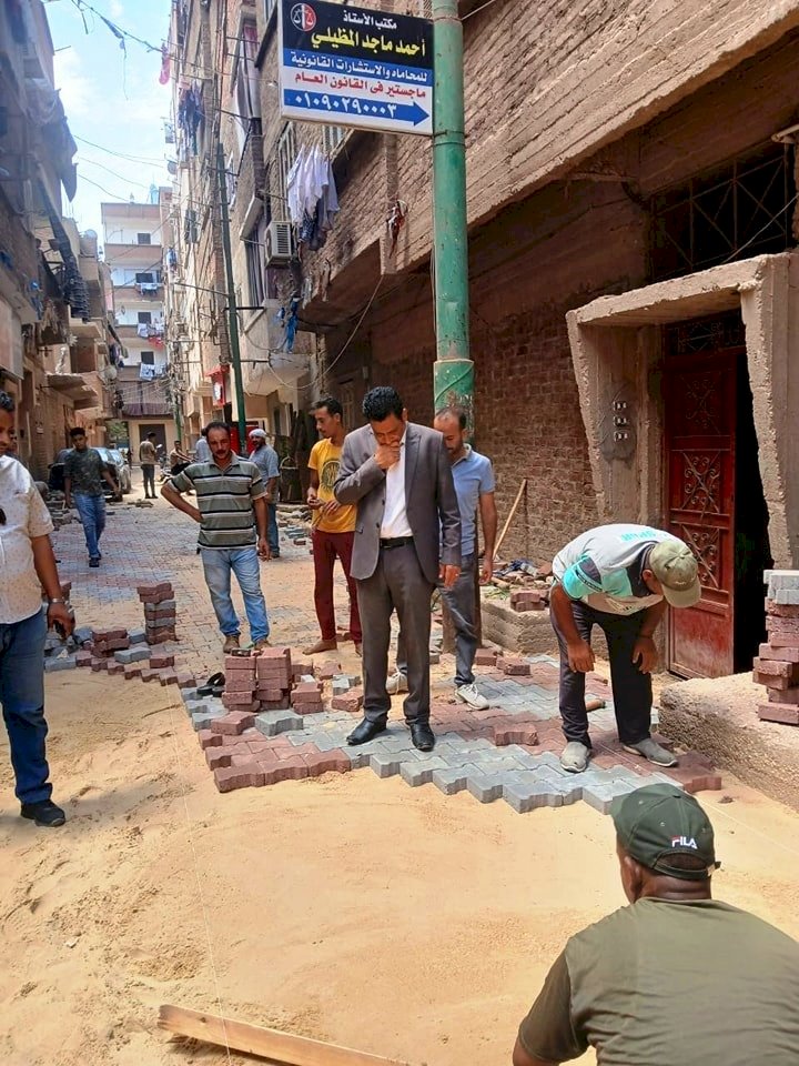 بدء تركيب بلاط الانترلوك بعدد من شوارع حي شرق سوهاج