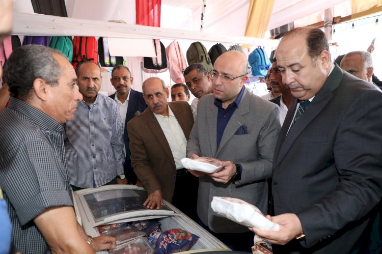 محافظ بني سويف يتفقد معرض أهلاً مدارس والمعرض الدائم للسلع الغذائية بتخفيضات تصل لـ 20%