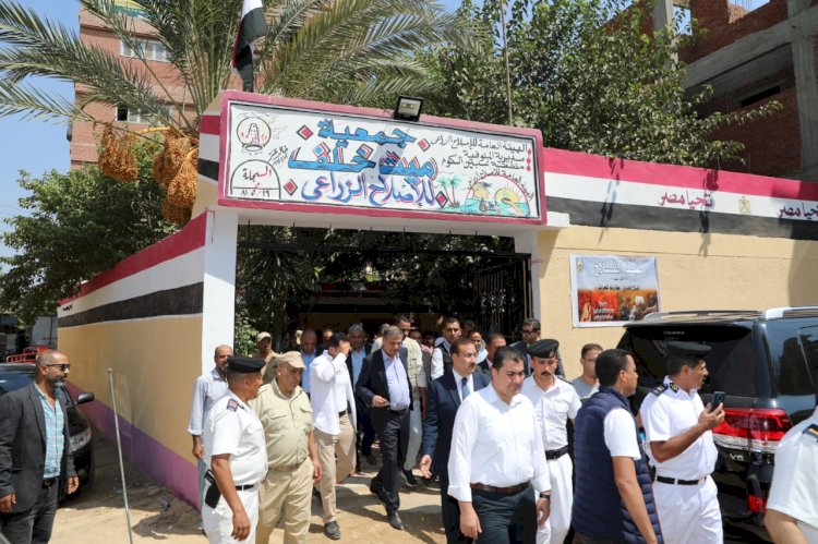 وزير الزراعة ومحافظ الفيوم يتفقدان الجمعيات الزراعية