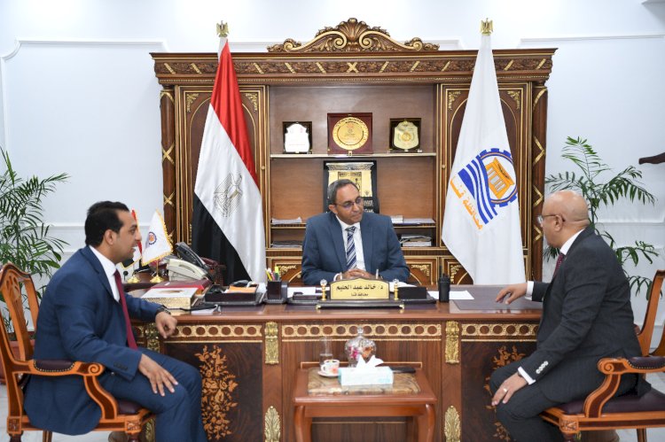 محافظ قنا يستقبل قيادات القطاع الطبي