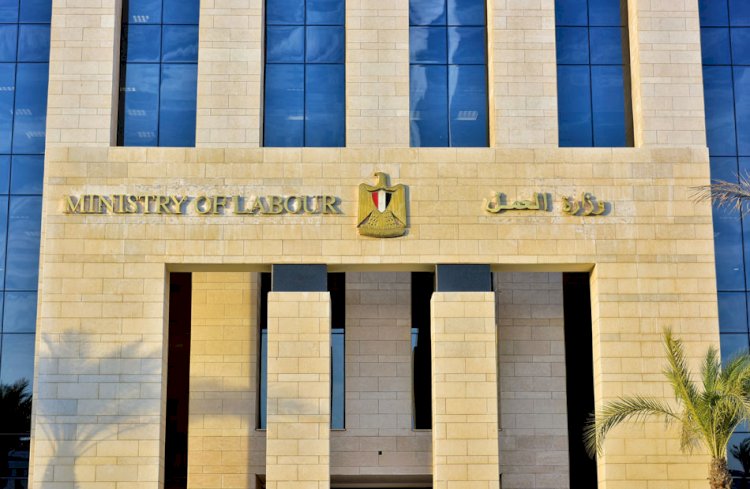 العمل تحسم موعد إجازة المولد النبوي الشريف