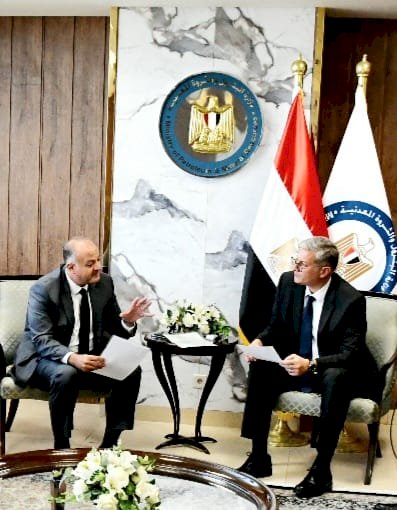 وزير البترول يناقش عمل (بي بي) الفترة القادمة