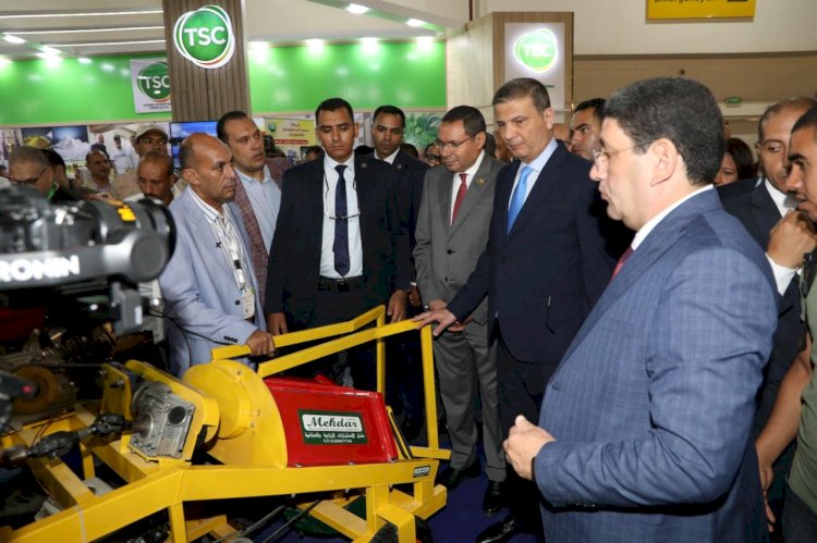 وزير الزراعة يتفقد معرض صحاري