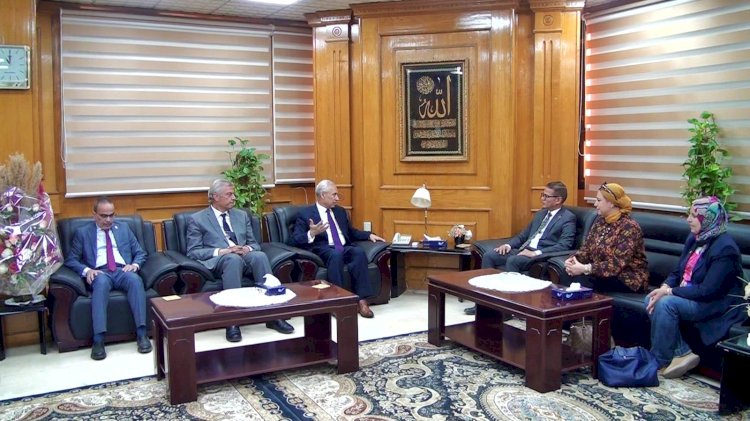 رئيس جامعة المنيا يستقبل فريق الإدارة العامة للتدريب بهيئة الاعتماد والرقابة الصحية (GAHAR) 