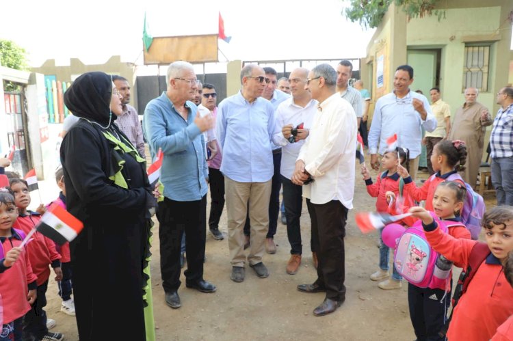 محافظ المنيا يتفقد مدرسة سمالوط الابتدائية المشتركة استعداداً للعام الدراسي