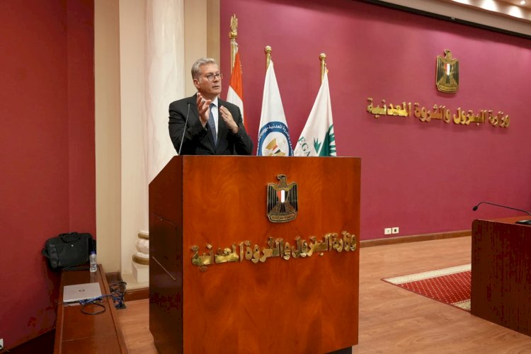 بدوي: اهم التحديات التي تواجه البترول سد الفجوة بين الانتاج والاستهلاك