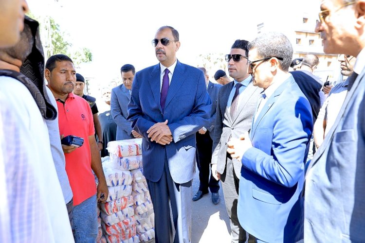 سراج يتفقد القافلة التموينية باستاد سوهاج