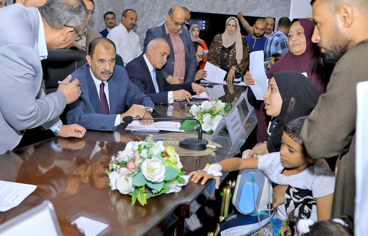 "سراج"يحل مشاكل ٣٣٨ مواطن في اللقاء الجماهيري بسوهاج