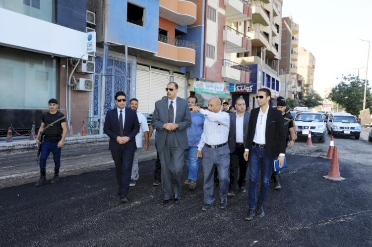 محافظ سوهاج يتفقد اعمال الرصف بسوهاج