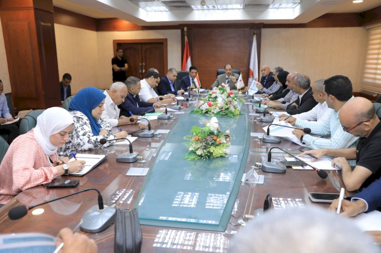 محافظ سوهاج يتابع ملف التصالح علي مخالفات المباني