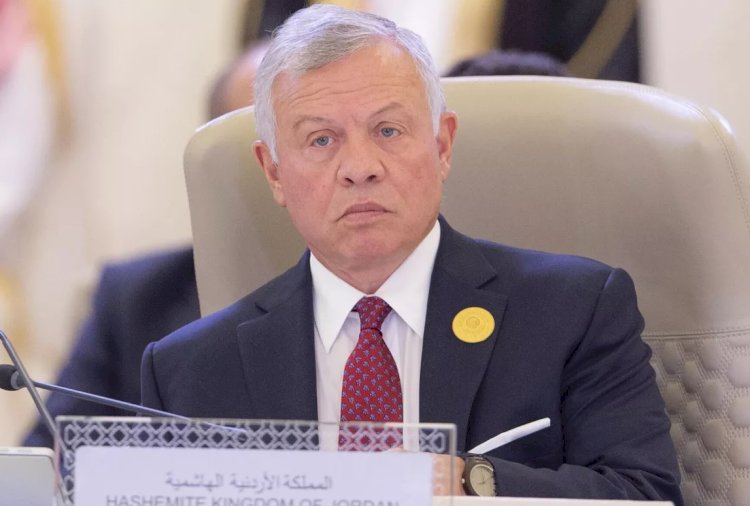 الأمير فيصل بن الحسين يؤدي اليمين الدستورية نائبا لملك الأردن