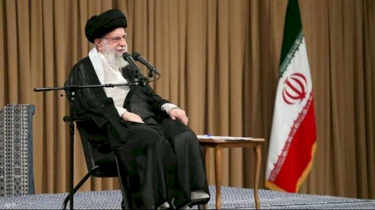 عام على طوفان الأقصى.. المرشد الإيراني يغرد بالعبرية ماذا قال؟