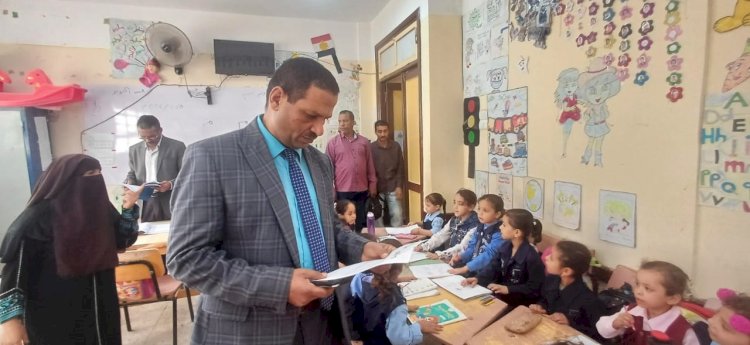مدير عام التعليم بأبوتشت يتابع انتظام الدراسة والانضباط الإداري بمدرسة ام حامد للتعليم الأساسي 