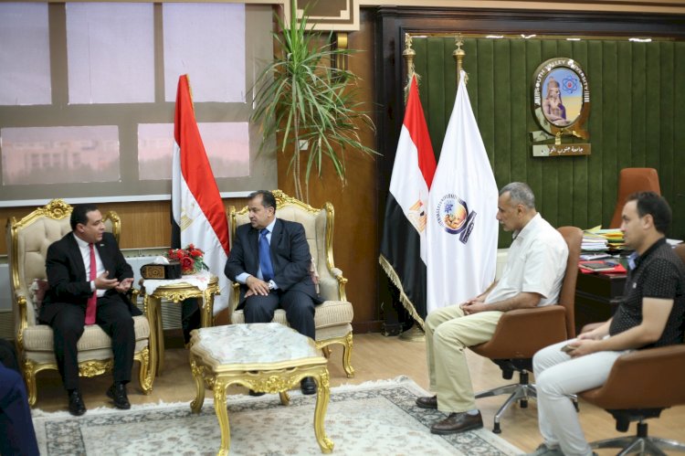 رئيس جامعة جنوب الوادي يلتقي وفد بنك مصر لمناقشة اوجه التعاون المشترك