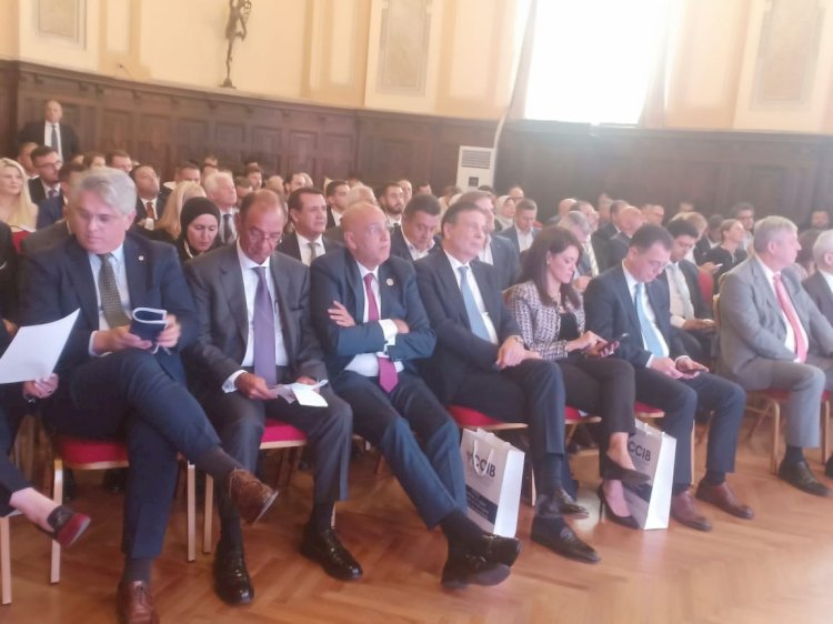 وزير الزراعة يشارك في جلسة رجال الاعمال المصريين والرومانيين برومانيا