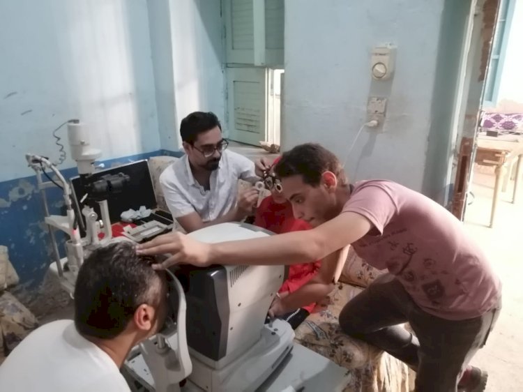 الكشف على 500 حالة بقرية المحارزة في القافلة الطبية لـ«الشعب الجمهوري» بأبوتشت