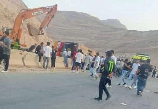 بالفيديو : وفاة ١٠ طلاب وإصابة ٢٥  في اتوبيس جامعة  الجلاله