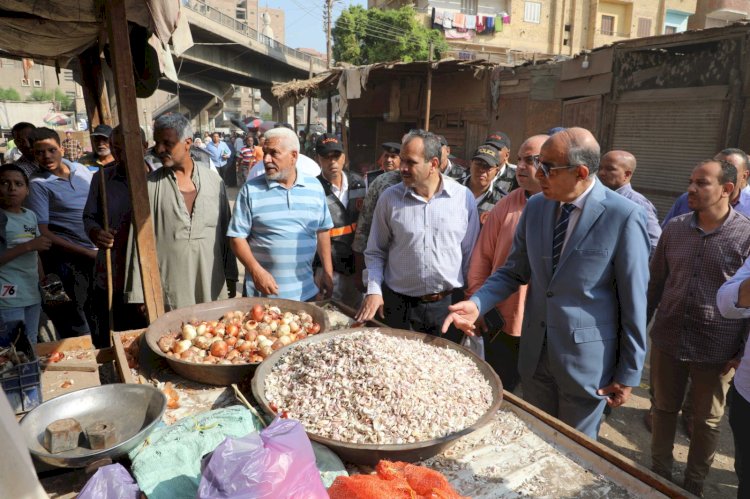 محافظ المنيا يقوم بجولة تفقدية بالأسواق لمتابعة الأسعار وتوافر السلع الغذائية