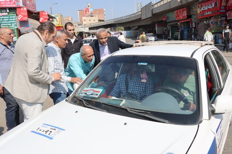 السكرتير العام يتفقد حركة الركاب والالتزام بالتعريفة بمواقف مدينة بني سويف