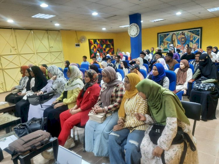 التوعية بمخاطر الادمان  على مائدة  كلية التربية النوعية بجامعة جنوب الوادي