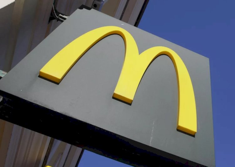 وفاة شخص وإصابة 75 بسبب وجبات ماكدونالدز ووقف بيع وجبة كوارتر باوندر