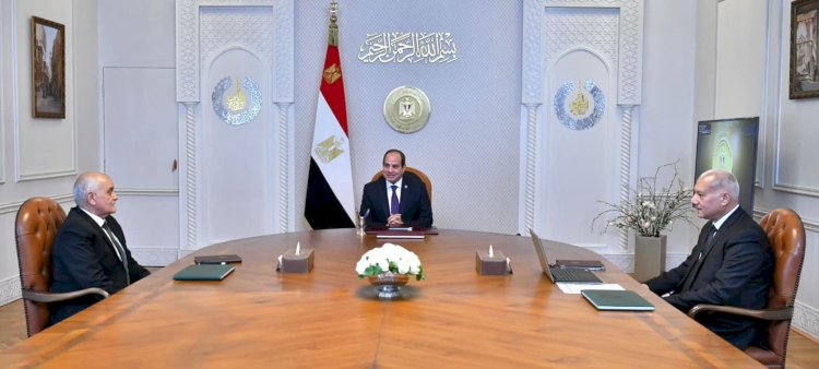 السيسي يجتمع بمسئولي صندوق تكريم الشهداء وضحايا ومفقودي ومصابي العمليات الحربية والإرهابية