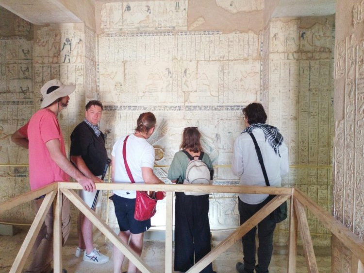 محافظ المنيا : تزايد الوفود السياحية متعددة الجنسيات على المناطق الأثرية