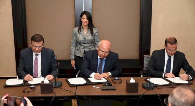 توقيع وثيقة مشروع القطن المصري بين "وزارتي الصناعة والزراعة ومنظمة اليونيدو"