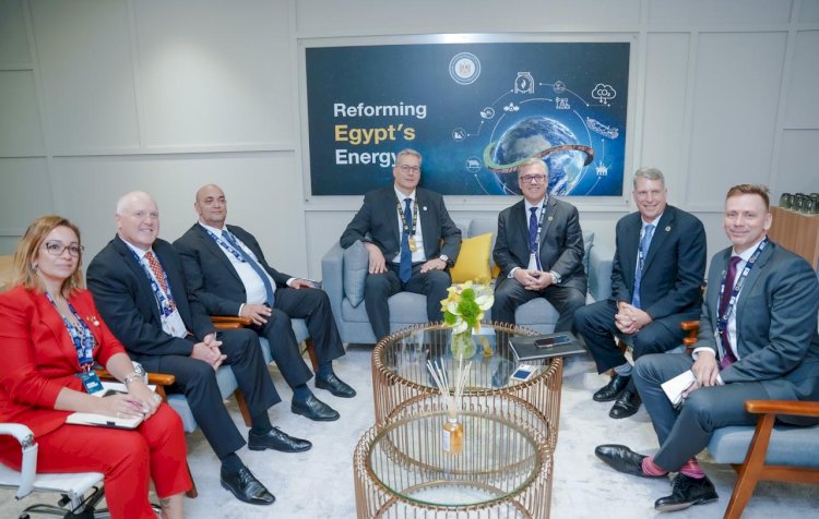 مباحثات بين" بدوي" و "كلاي نيف"