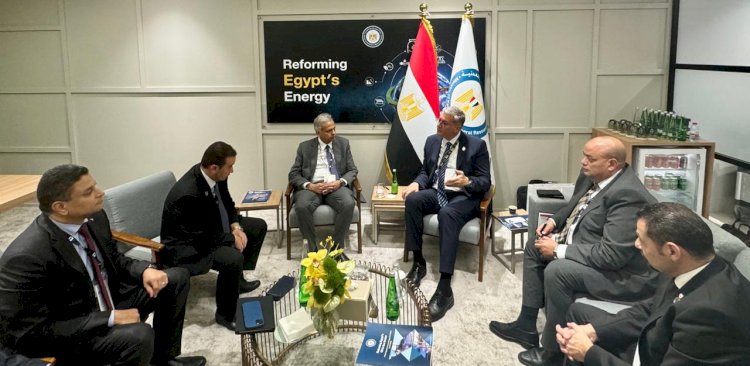 بدوي يبحث التعاون بين البترول وشركة ويذرفورد