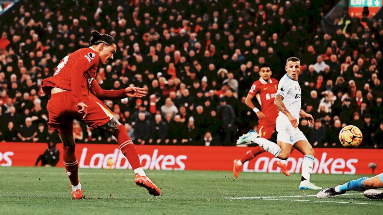 ليفربول يفوز على استون فيلا  ويستمر في صدارة الدوري الانجليزي