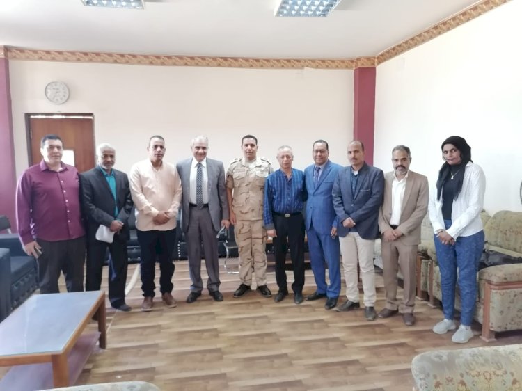 رئيس جامعة أسوان يهنئ د / أشرف أمام بتعيينه نائبا لرئيس الجامعة