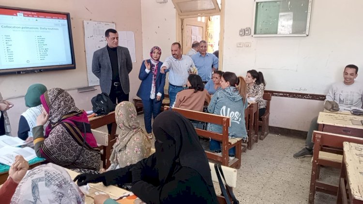 دوره تدريبيه لرفع الكفاءة المهنية لمعلمى اللغه الانجليزيه بسوهاج.