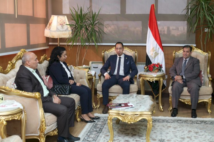 رئيس جامعة جنوب الوادى يلتقى بوفد البنك الاهلي المصري 