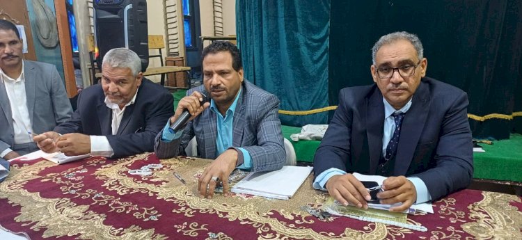 مدير عام التعليم بأبوتشت يعقد اجتماعين متتاليين مع مديري المدارس والموجهين