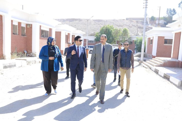 "سراج" يتفقد حي الكوثر