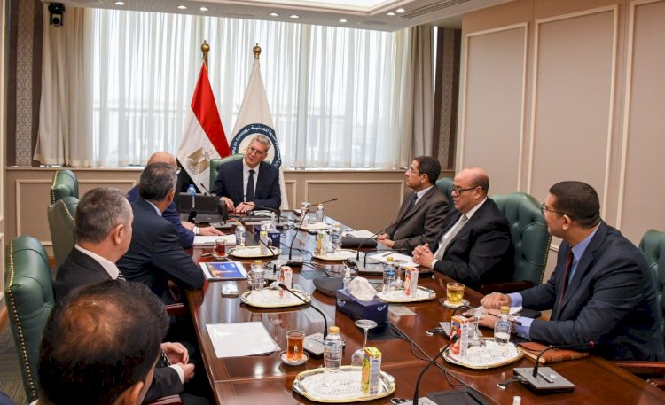 بدوي يبحث مع" اي بي ار" تطوير الحقول المتقادمة