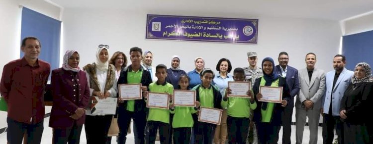 ماجدة حنا نائب محافظ البحر الأحمر تشهد ختام دورة تدريبية لتعليم لغة الإشارة للعاملين بالقطاع الطبي