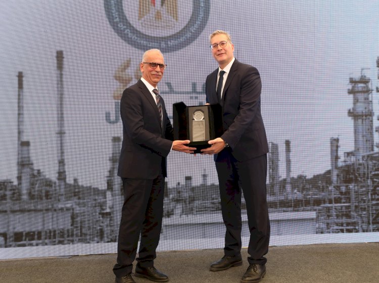 بدوي يكرم المهندس جمال