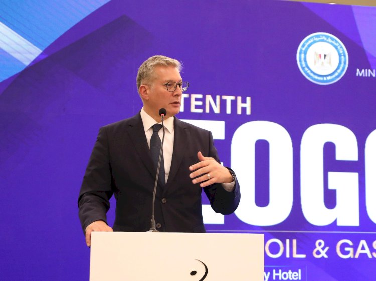 بدوى يلقي كلمة عن السلامة والصحة المهنية  امام مؤتمر  مؤسسة إيجبت أويل أند جاز