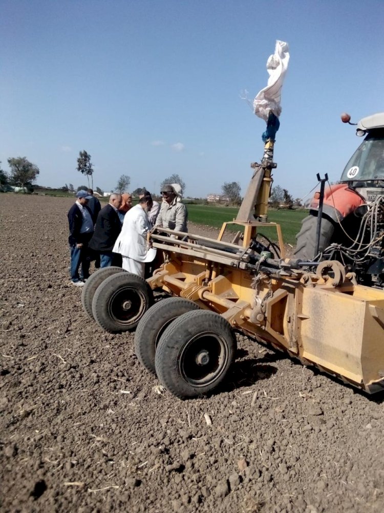 الزراعة: متابعة تطهير المساقى والمراوي وتسوية الأرض بالليزر