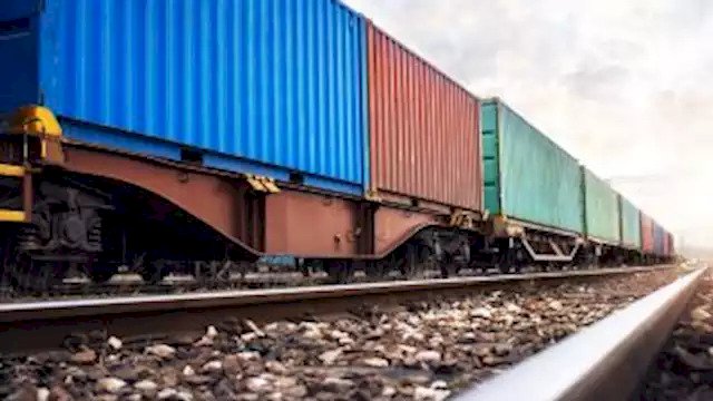 انفصال عربتين من قطار بضائع قرب مركز بني مزار فى المنيا