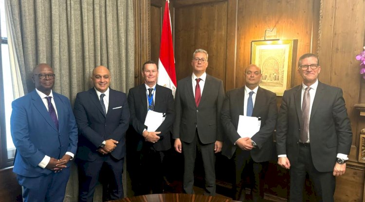 البترول  توقع مع شركة أنجلوجولد أشانتي على مسودة اتفاقية البحث عن خام الذهب