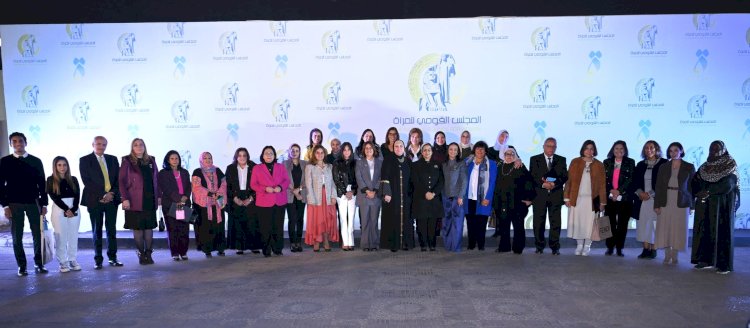 المجلس القومي للمرأة يكرم وزيرة التضامن الاجتماعي