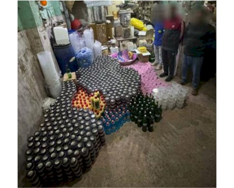 القبض علي ٣ متهمين لادارتهم مصنع لإنتاج مستحضرات التجميل بدون ترخيص بالقاهرة