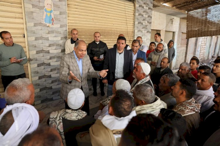محافظ المنيا يتفقد سوق الخضار شرق سمالوط ويبحث إقامة أسواق حضارية
