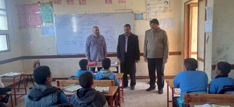 قاصد يتفقد عددا من مدارس أبوتشت لمتابعة انتظام الدارسة والانضباط الإداري 